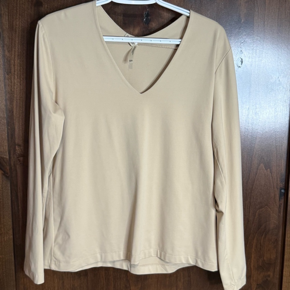 White Stag Women’s Size L 12/14 long sleeve v neck top cream colored nylon shirt - Picture 2 of 6